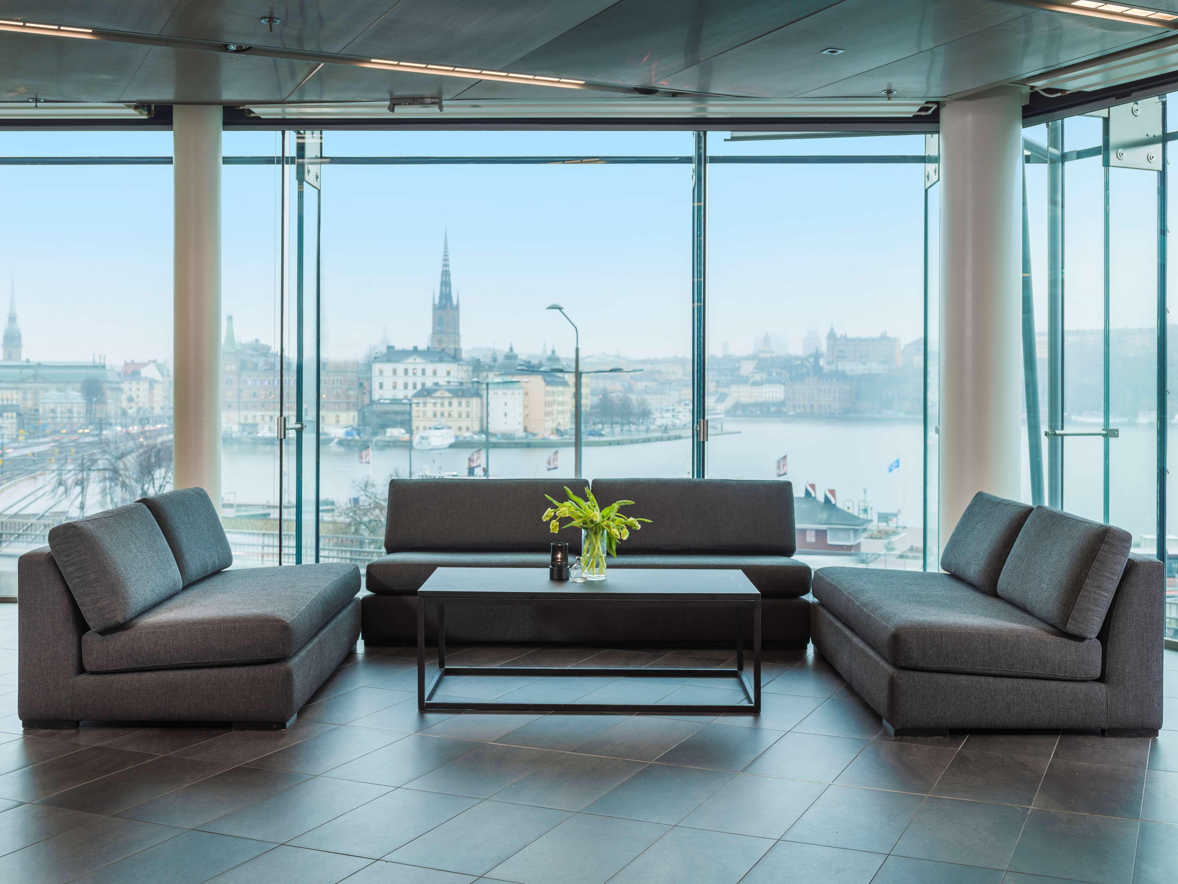 Radisson Blu Waterfront Hotel, Hotel